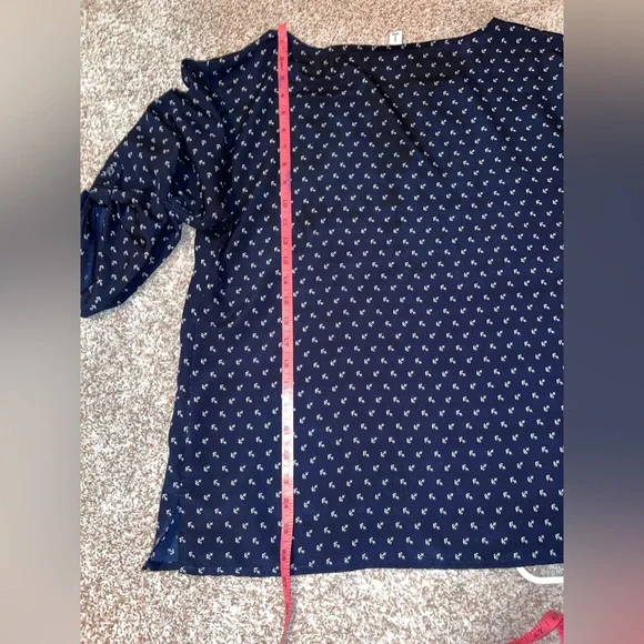 Women’s large Old Navy Blue top w/ small white anchors.3/4 convertible sleeves - Picture 5 of 9